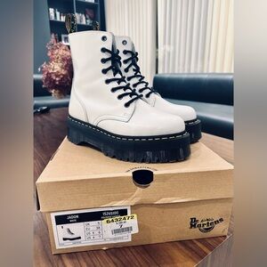 White Dr. Martens Jadon platform sz7